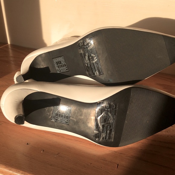 Forever, 21 white patent leather look ankle boots, size 5 1/2 - Picture 5 of 5